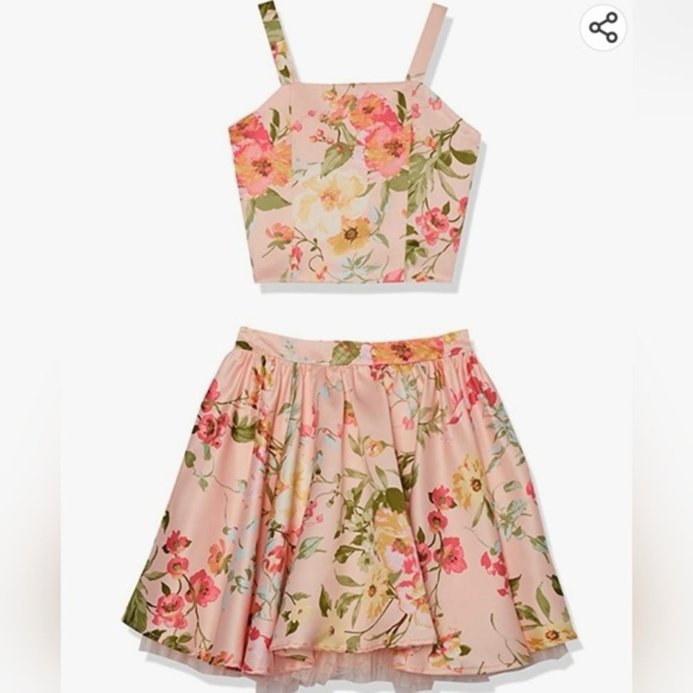 Girls formal / semi formal dress 2 piece 
Brand: Xtraordinary 
Size: 7